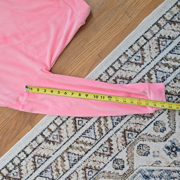 JUICY COUTURE WOMEN'S JUNIOR PINK LONG SLEEVE VELVETEEN PULLOVER TOP SIZE MEDIUM - Picture 14 of 16